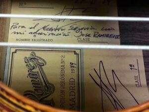 Label signed by Ramírez IV on the guitar made for Andrés Segovia.